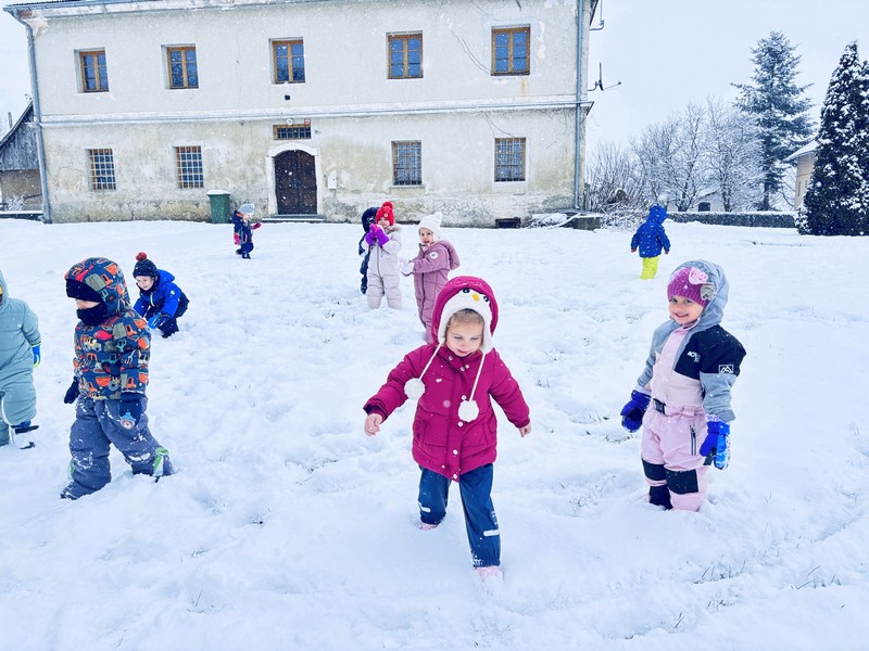 je puščava zemlja vsa...